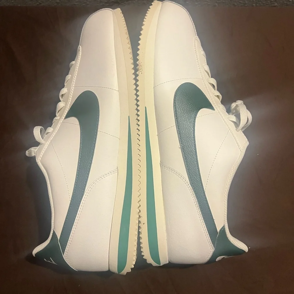 COPY - White and Green Sneakers Nike Cortez Gorge Green Women 16.5 - Picture 1 of 9